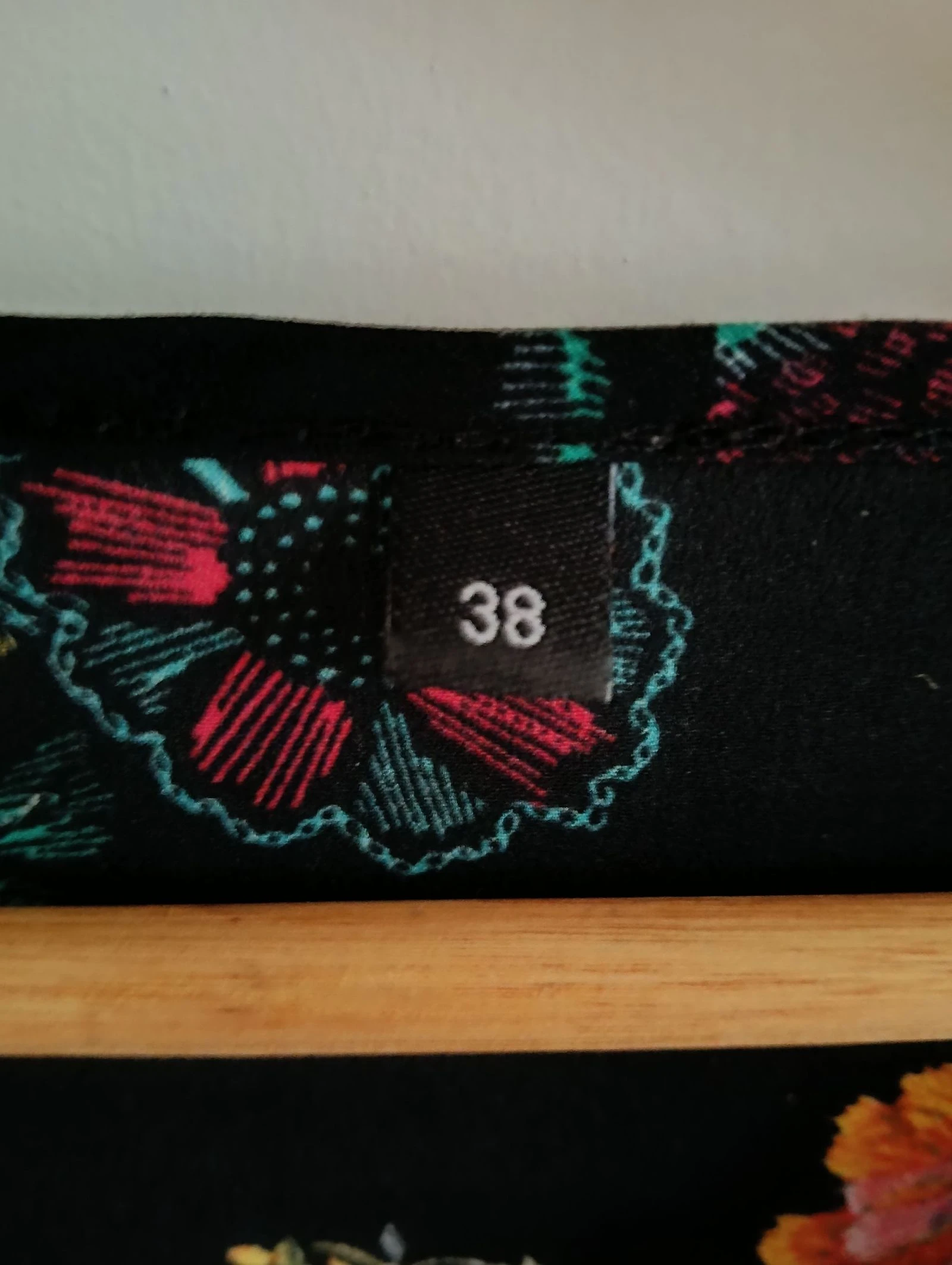 Blouse noire fleurie 38  – photo 3